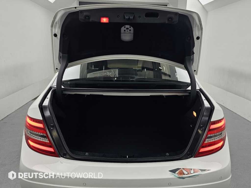 Mercedes-Benz C-Class — photo 19