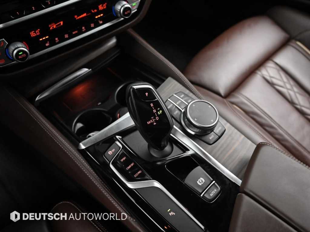 BMW 5-Series — photo 09