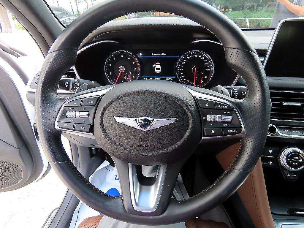 Genesis G70 — photo 08