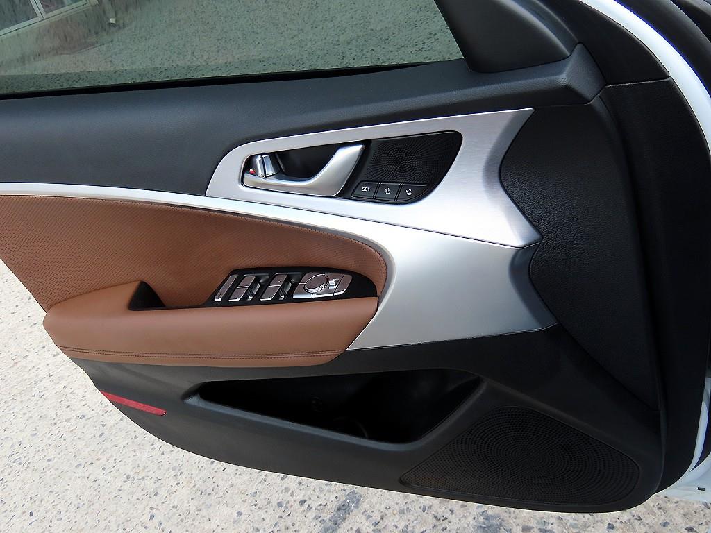 Genesis G70 — photo 11