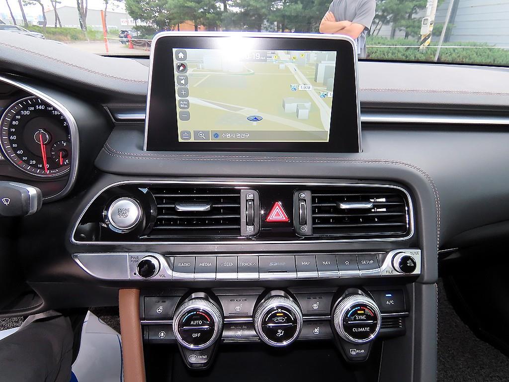 Genesis G70 — photo 13