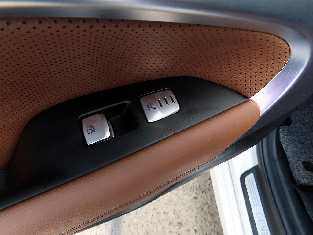 Genesis G70 — photo 16