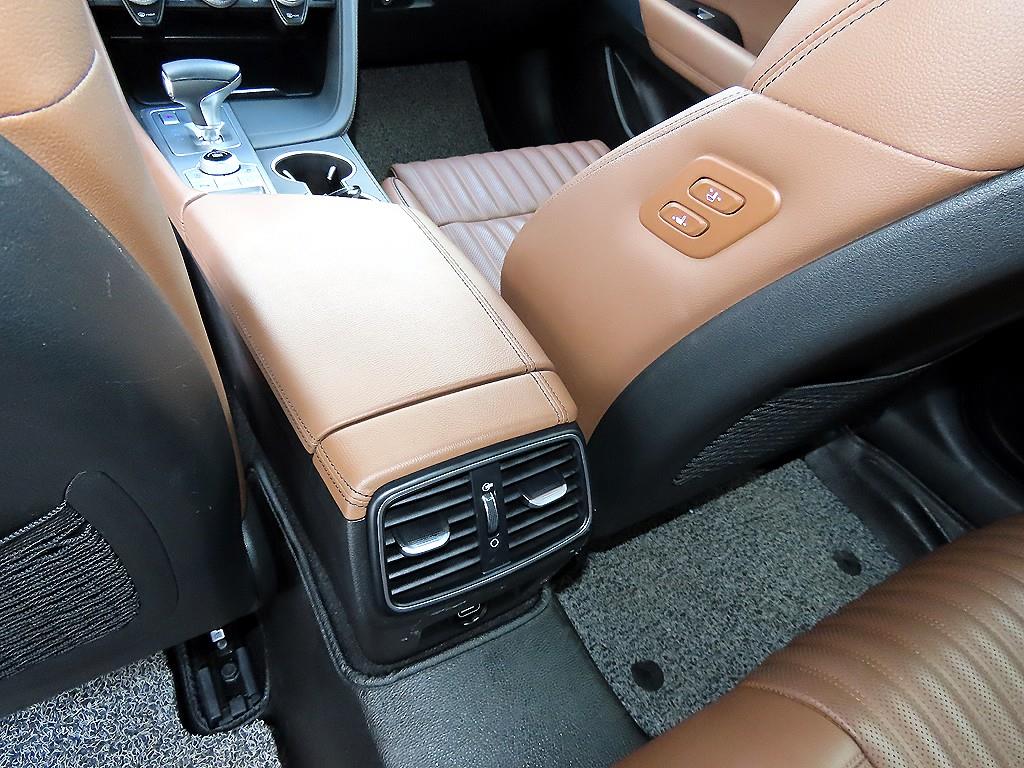 Genesis G70 — photo 17