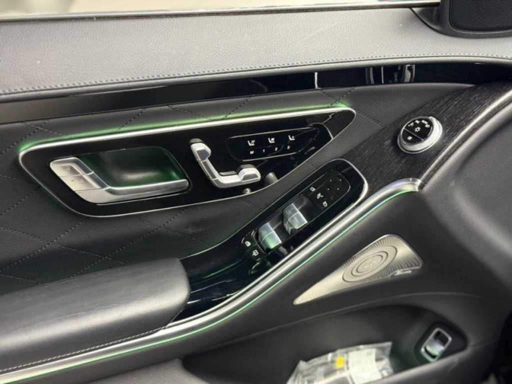 Mercedes-Benz S-Class — photo 11