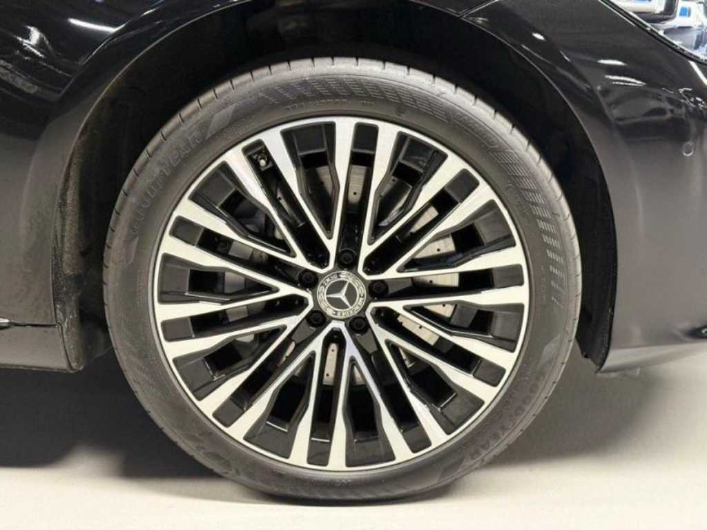 Mercedes-Benz S-Class — photo 17