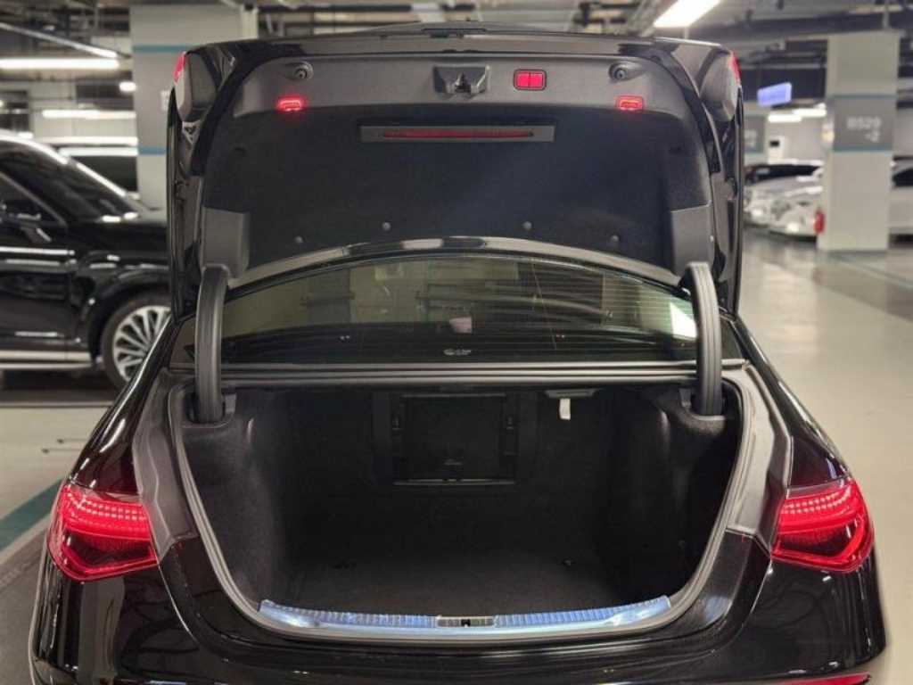Mercedes-Benz S-Class — photo 18
