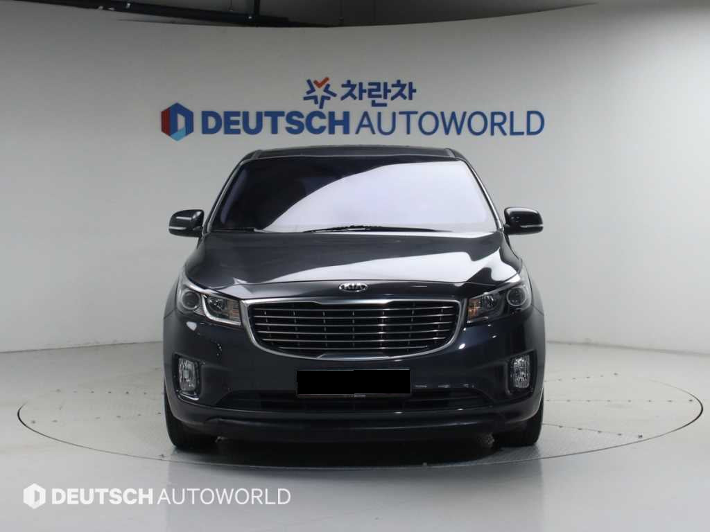 Kia Carnival — photo 03