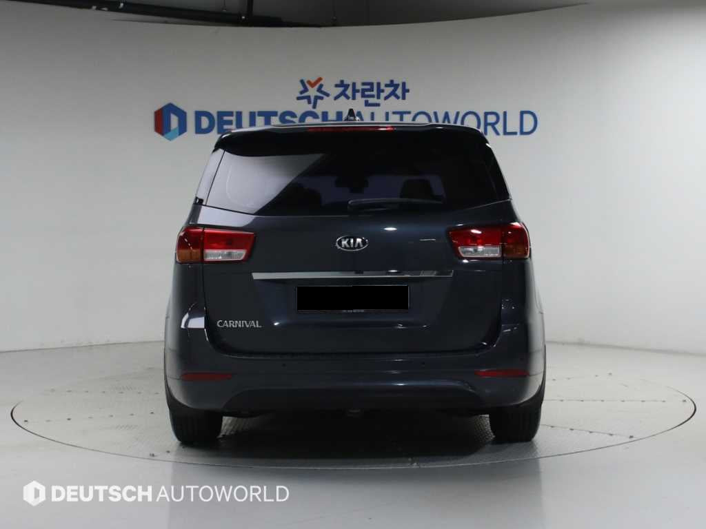 Kia Carnival — photo 04