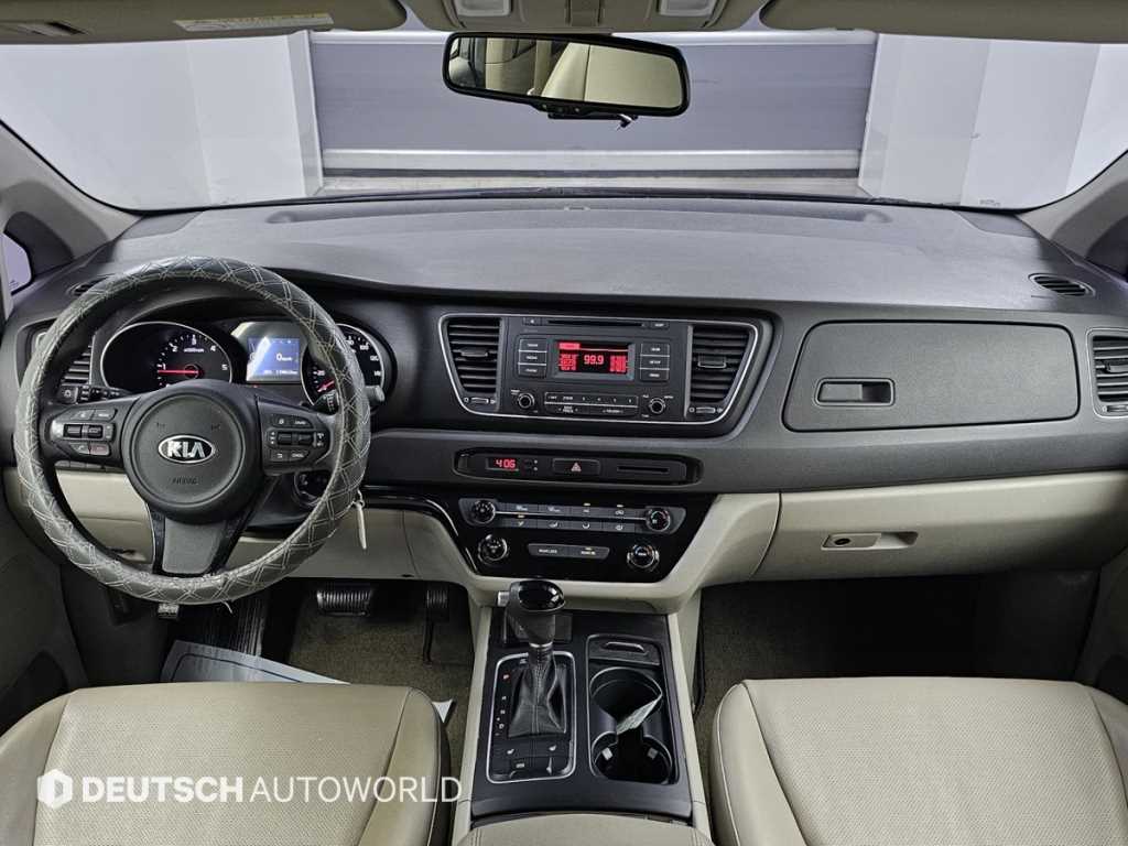 Kia Carnival — photo 07