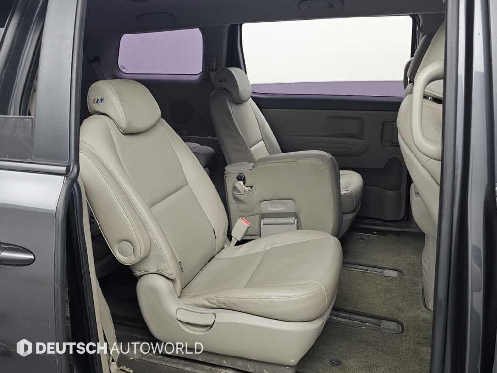 Kia Carnival — photo 12