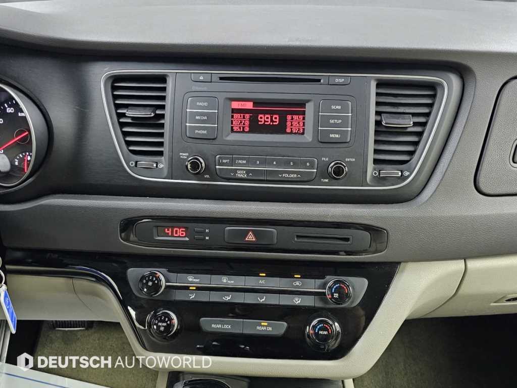 Kia Carnival — photo 14