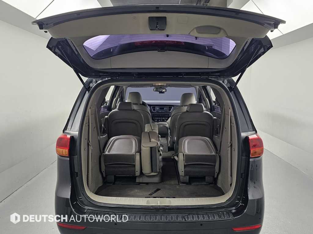 Kia Carnival — photo 19