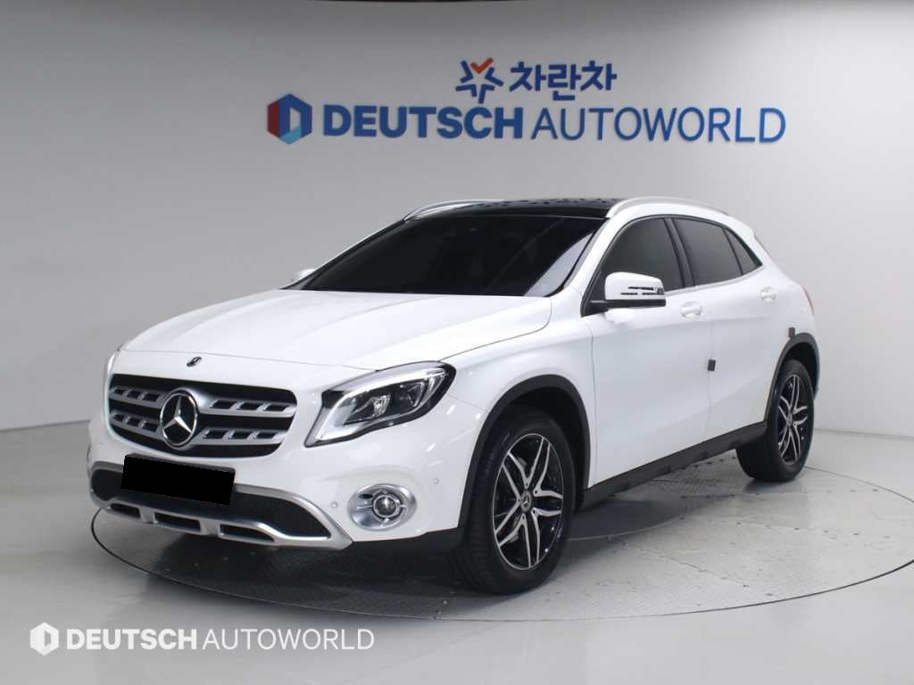 Mercedes-Benz GLA-Class — photo 01