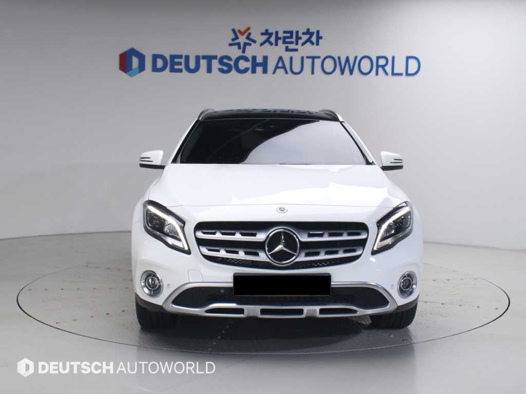 Mercedes-Benz GLA-Class — photo 03