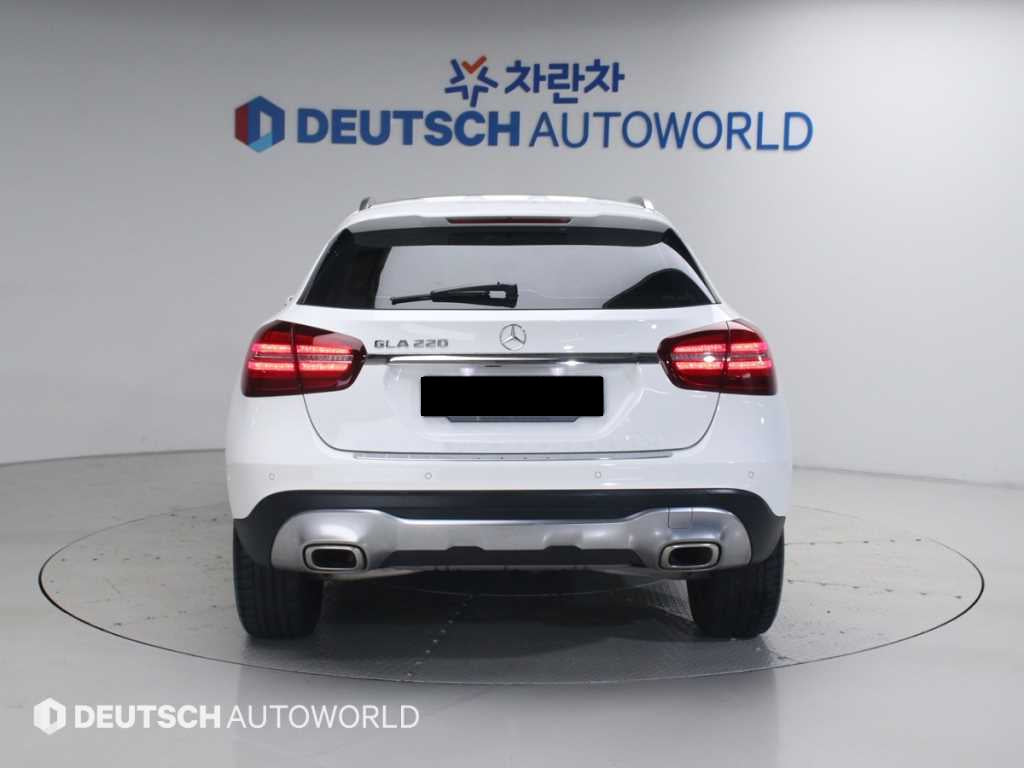 Mercedes-Benz GLA-Class — photo 04