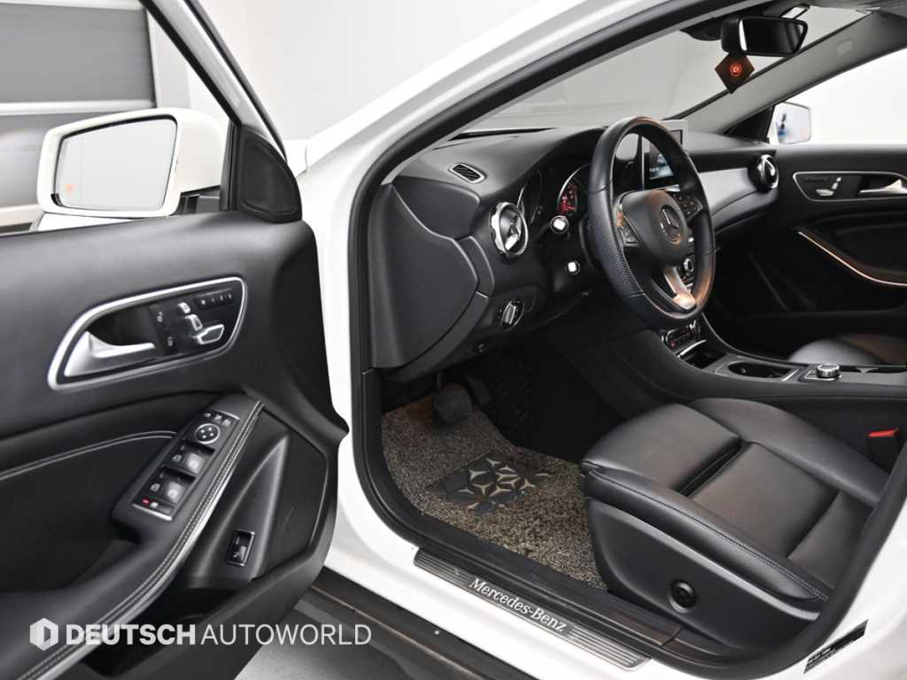 Mercedes-Benz GLA-Class — photo 11
