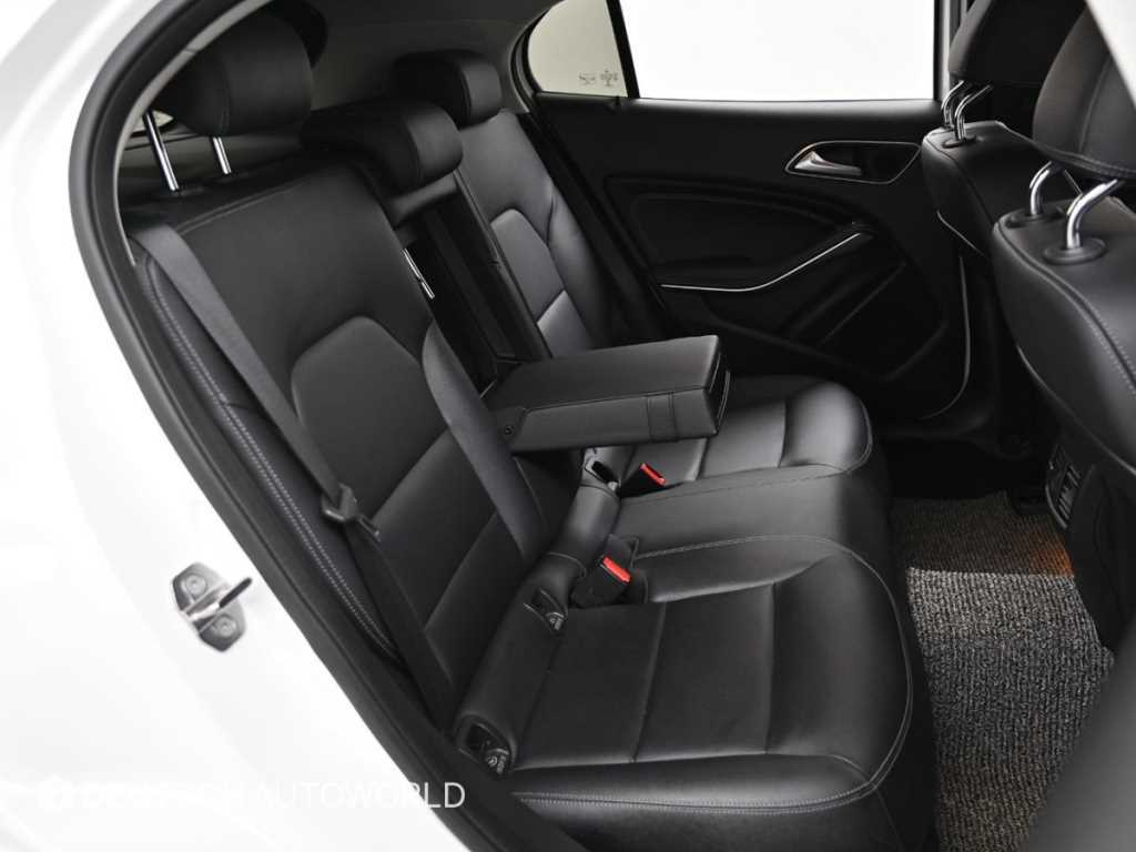 Mercedes-Benz GLA-Class — photo 12