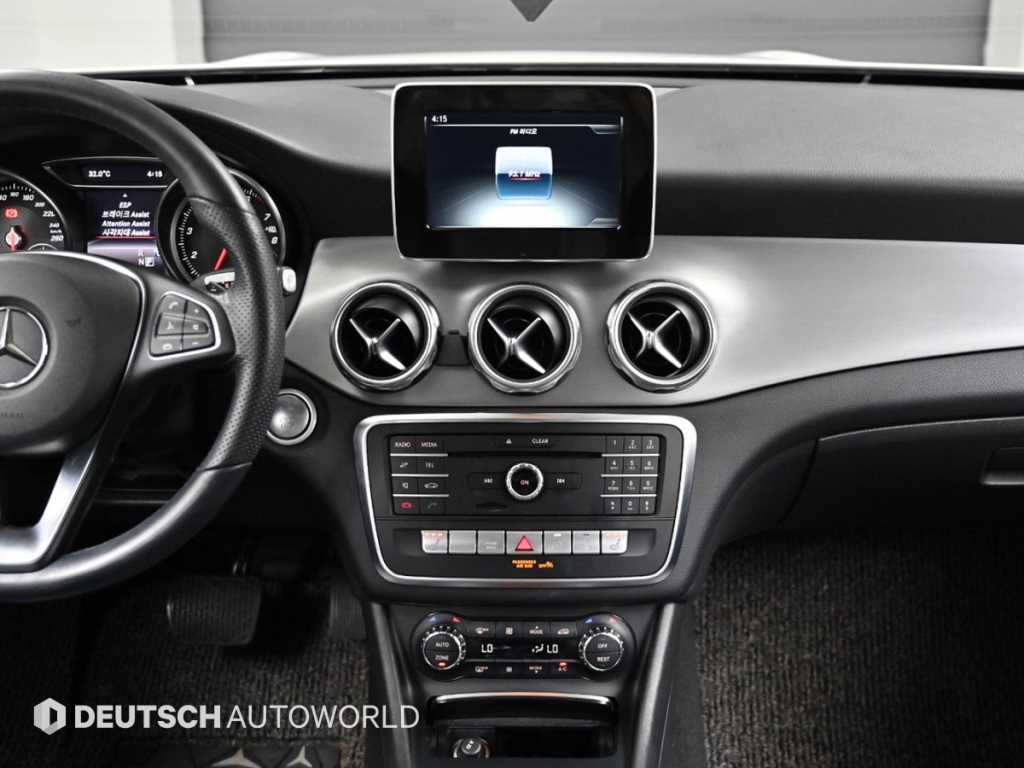 Mercedes-Benz GLA-Class — photo 14