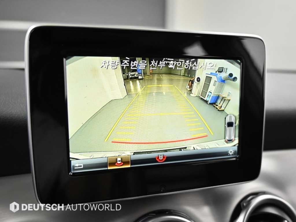 Mercedes-Benz GLA-Class — photo 15
