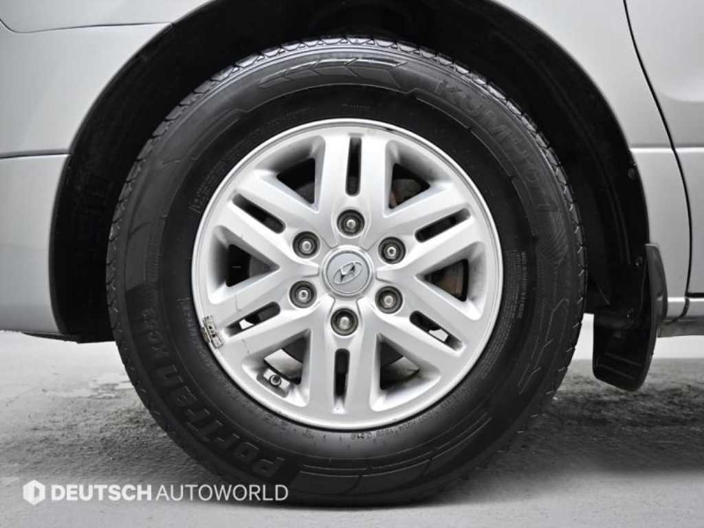 Hyundai Starex — photo 05