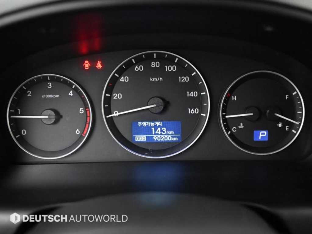 Hyundai Starex — photo 08