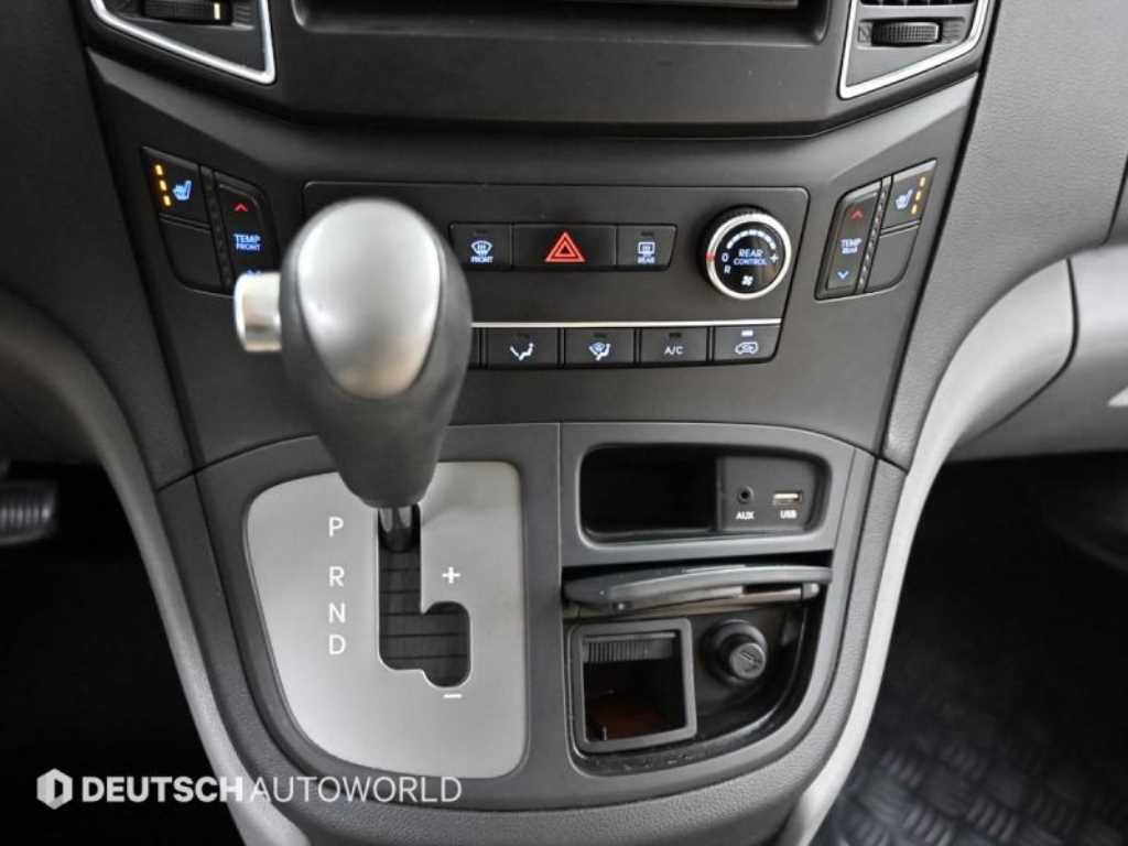 Hyundai Starex — photo 09