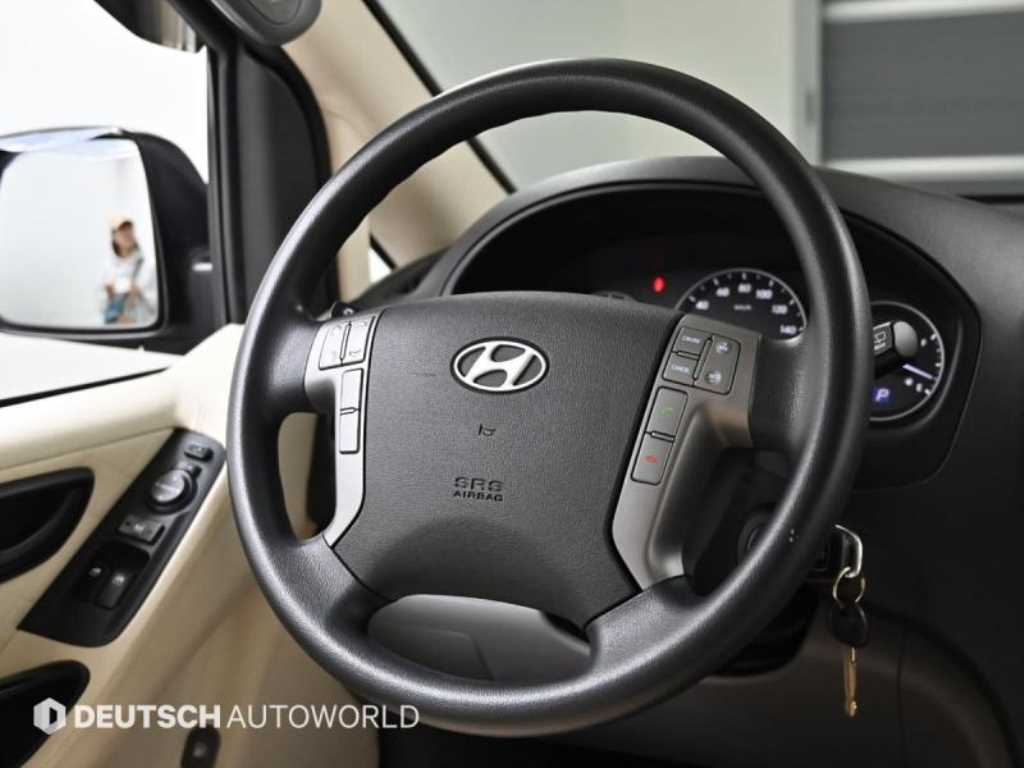 Hyundai Starex — photo 13