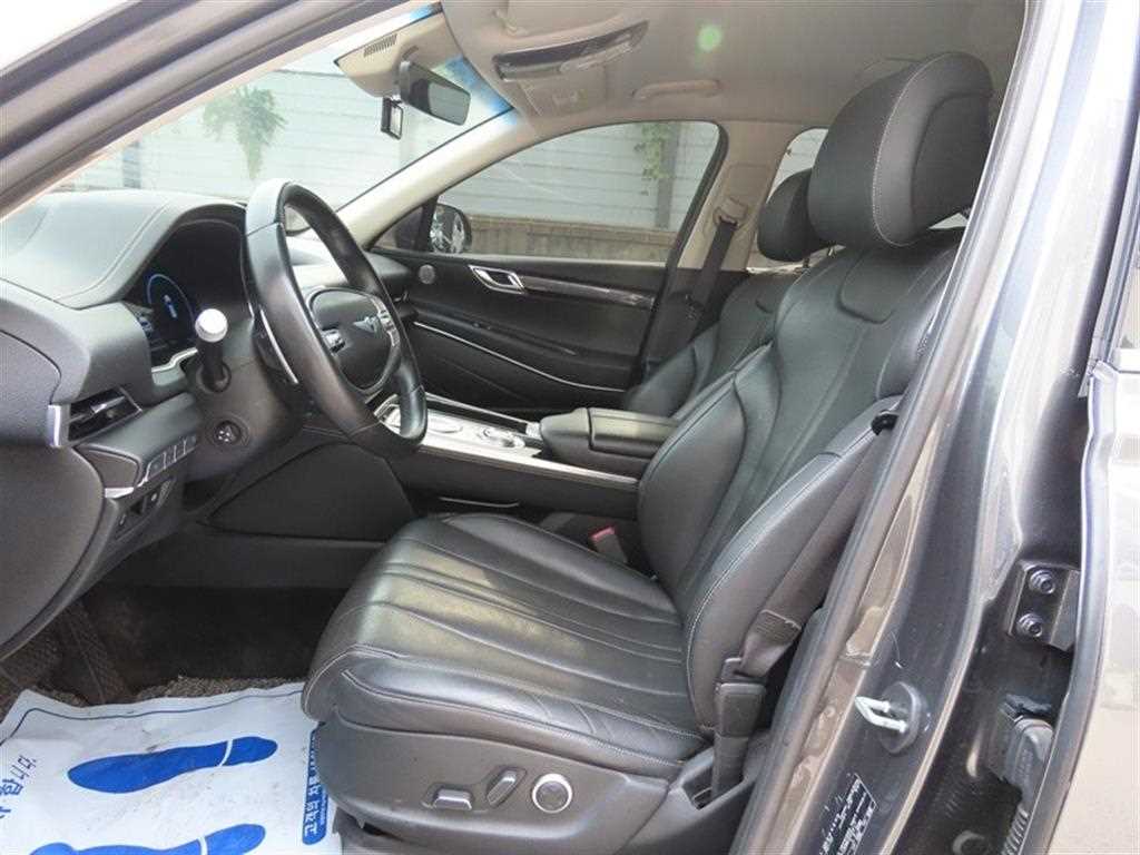 Genesis GV80 — photo 06