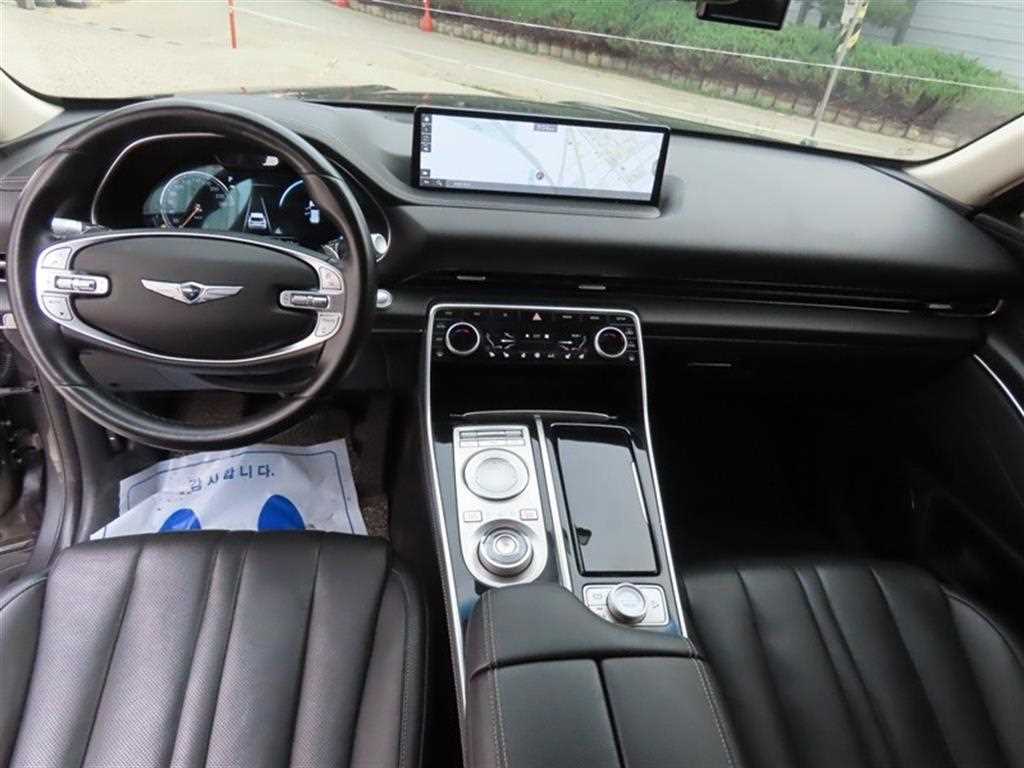 Genesis GV80 — photo 09