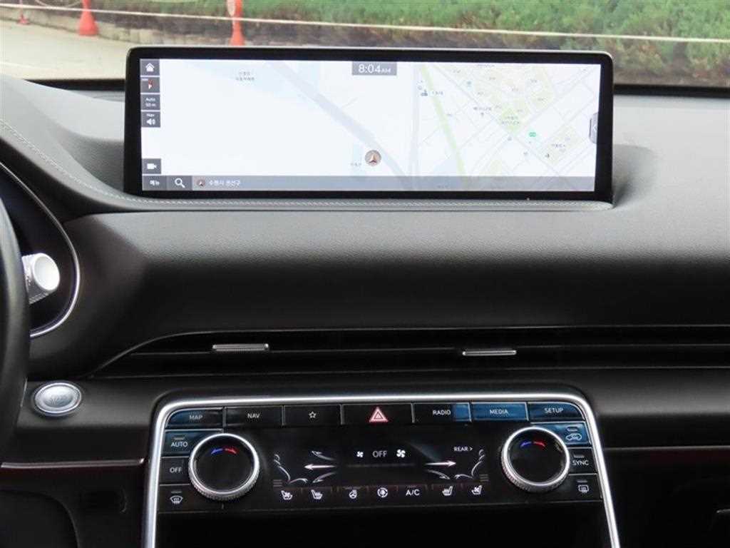 Genesis GV80 — photo 11