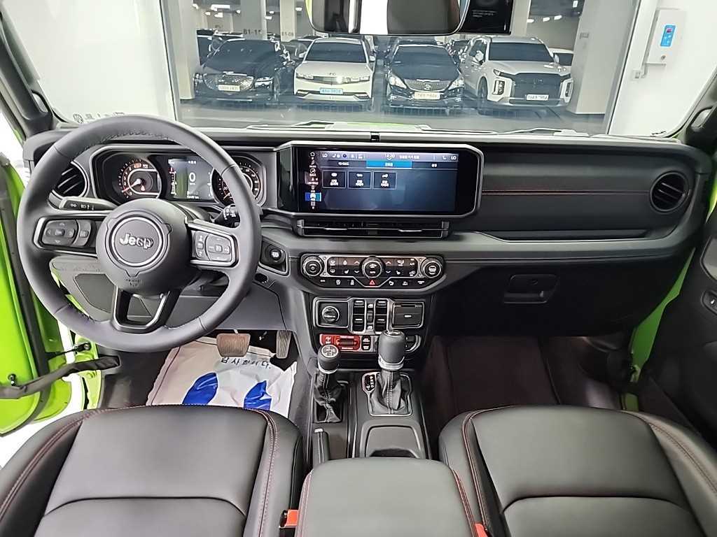 Jeep Wrangler — photo 06