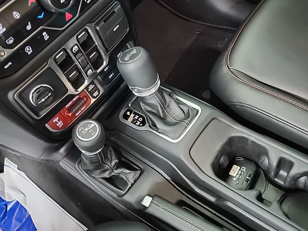 Jeep Wrangler — photo 07
