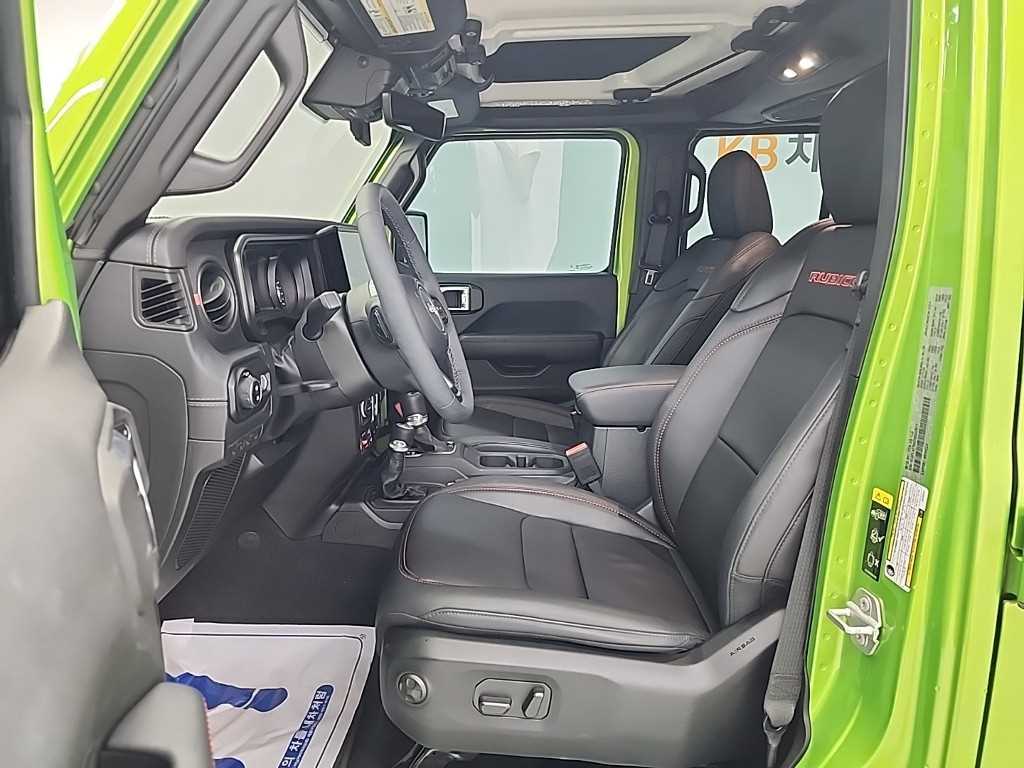 Jeep Wrangler — photo 10