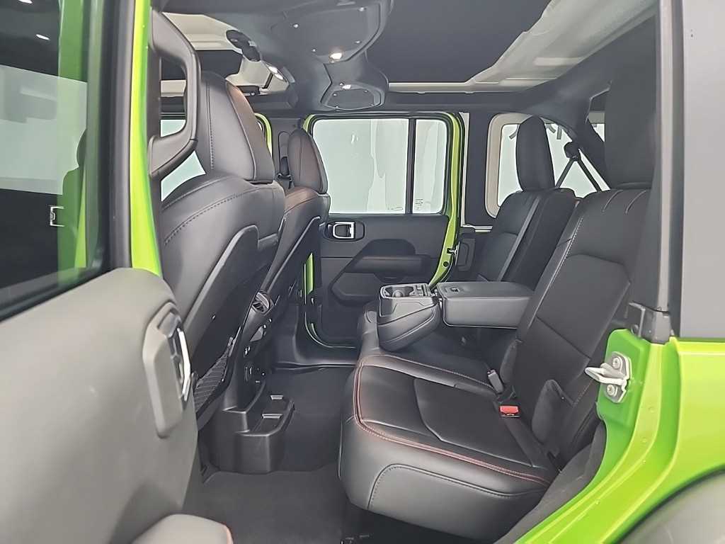 Jeep Wrangler — photo 11