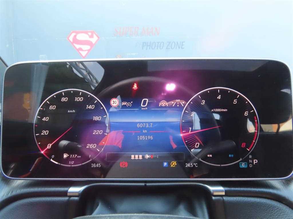 Mercedes-Benz S-Class — photo 10
