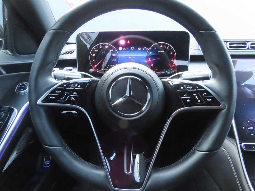 Mercedes-Benz S-Class — photo 11