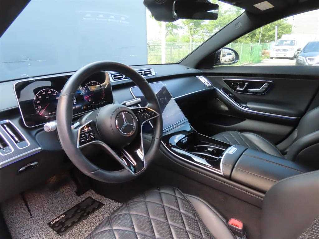 Mercedes-Benz S-Class — photo 16