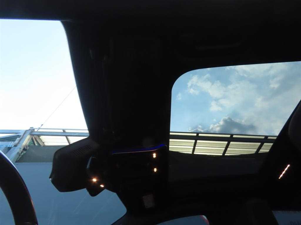 Mercedes-Benz S-Class — photo 17