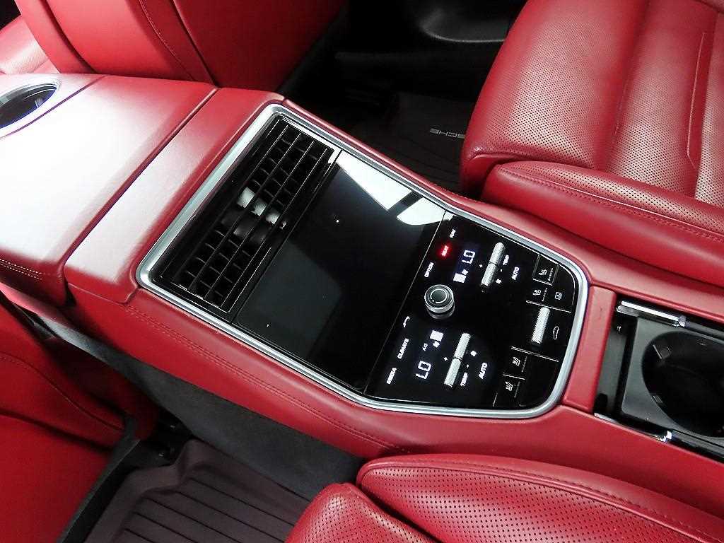 Porsche Panamera — photo 14