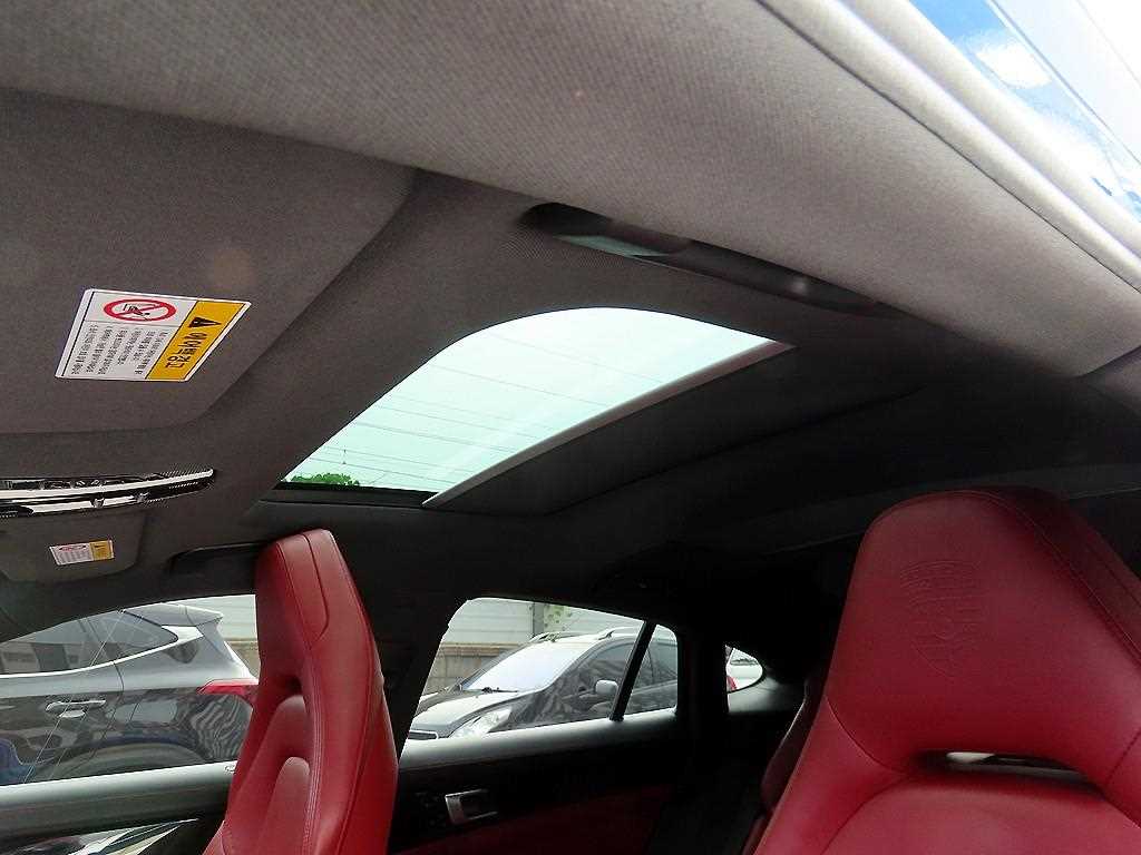 Porsche Panamera — photo 16