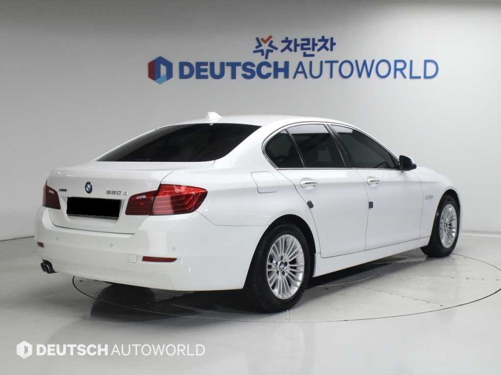 BMW 5-Series — photo 02