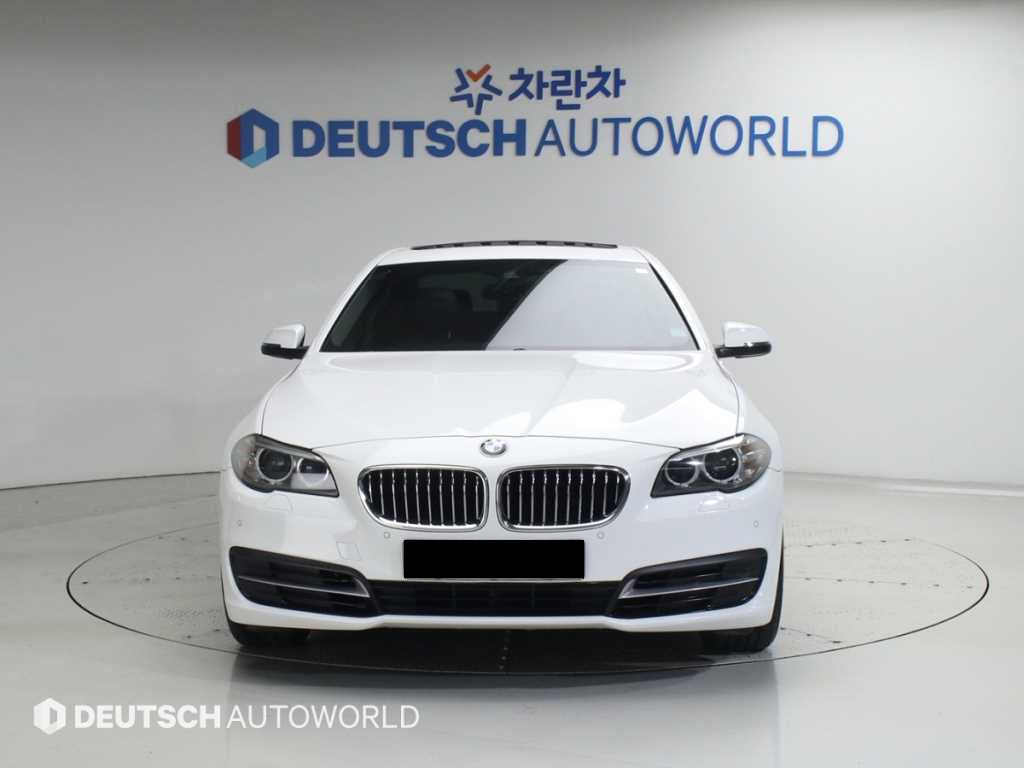BMW 5-Series — photo 03