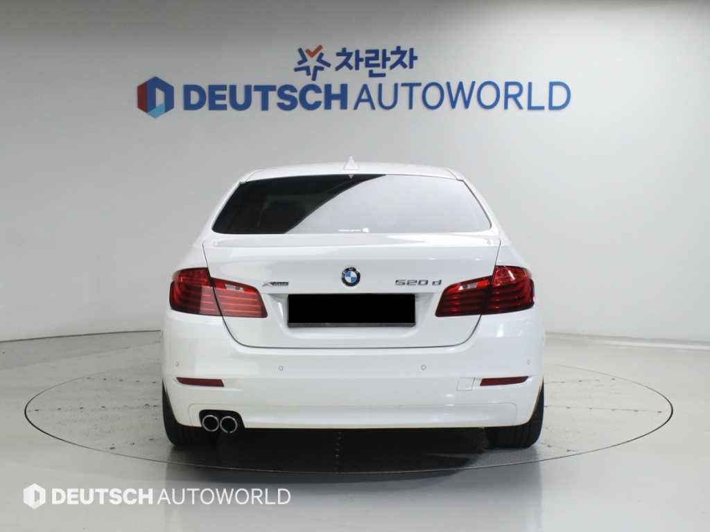 BMW 5-Series — photo 04