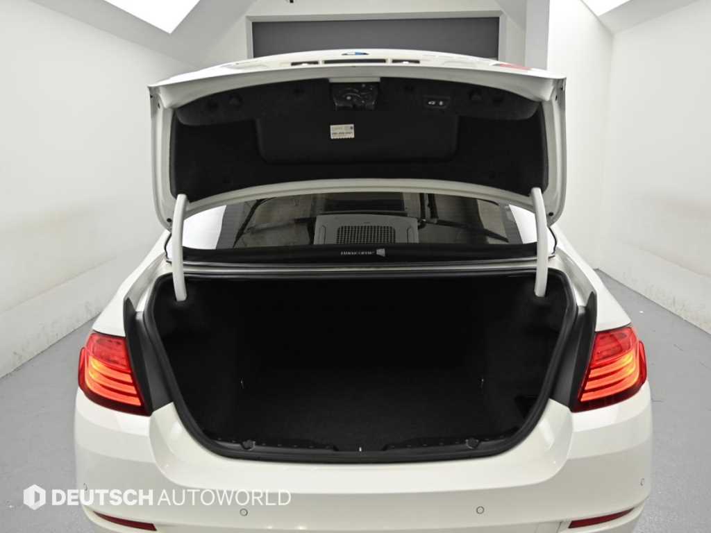BMW 5-Series — photo 05