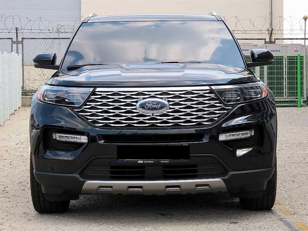 Ford Explorer — photo 01