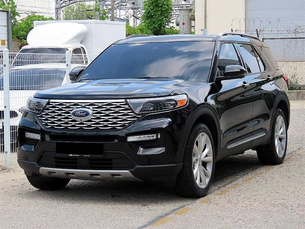Ford Explorer — photo 02