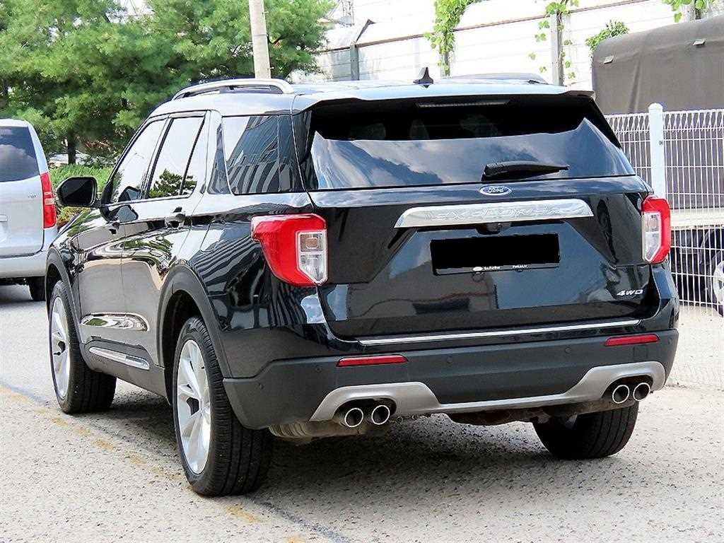 Ford Explorer — photo 03