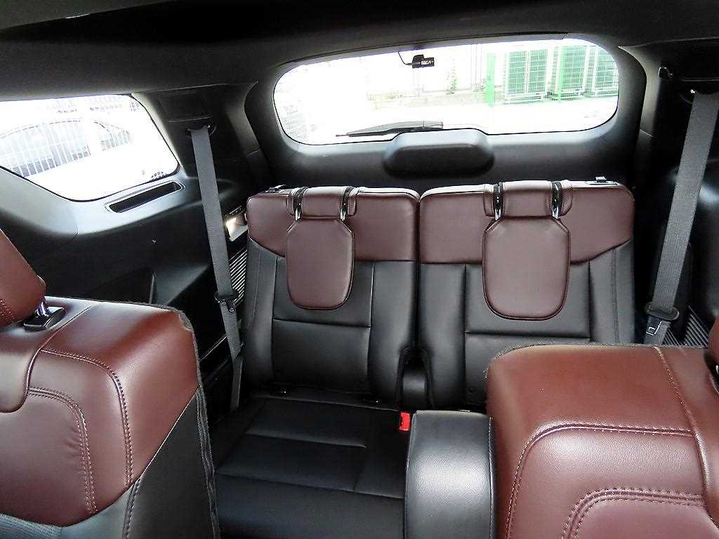 Ford Explorer — photo 07