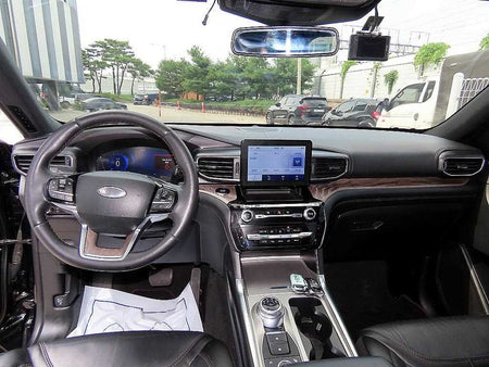 Ford Explorer — photo 08