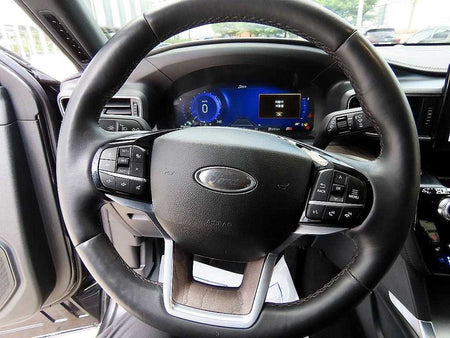 Ford Explorer — photo 09